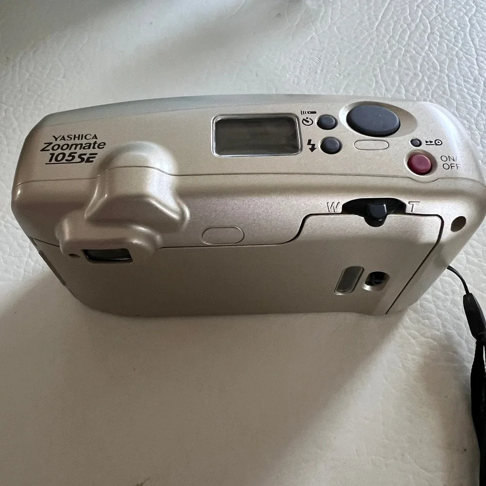 Kyocera Yashica Zoomate 105SE 35mm Film Camera Gift Kit Vintage